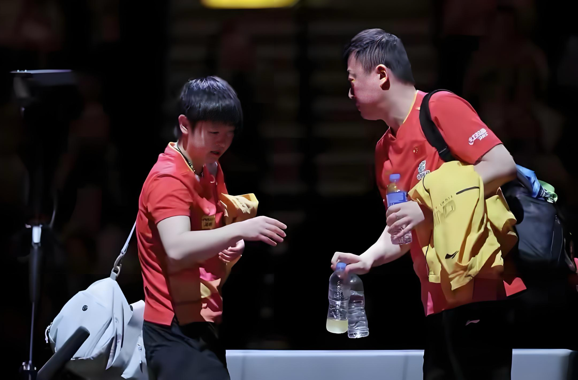 中国羽毛球队血洗韩国羽毛球队，马琳惊艳世界