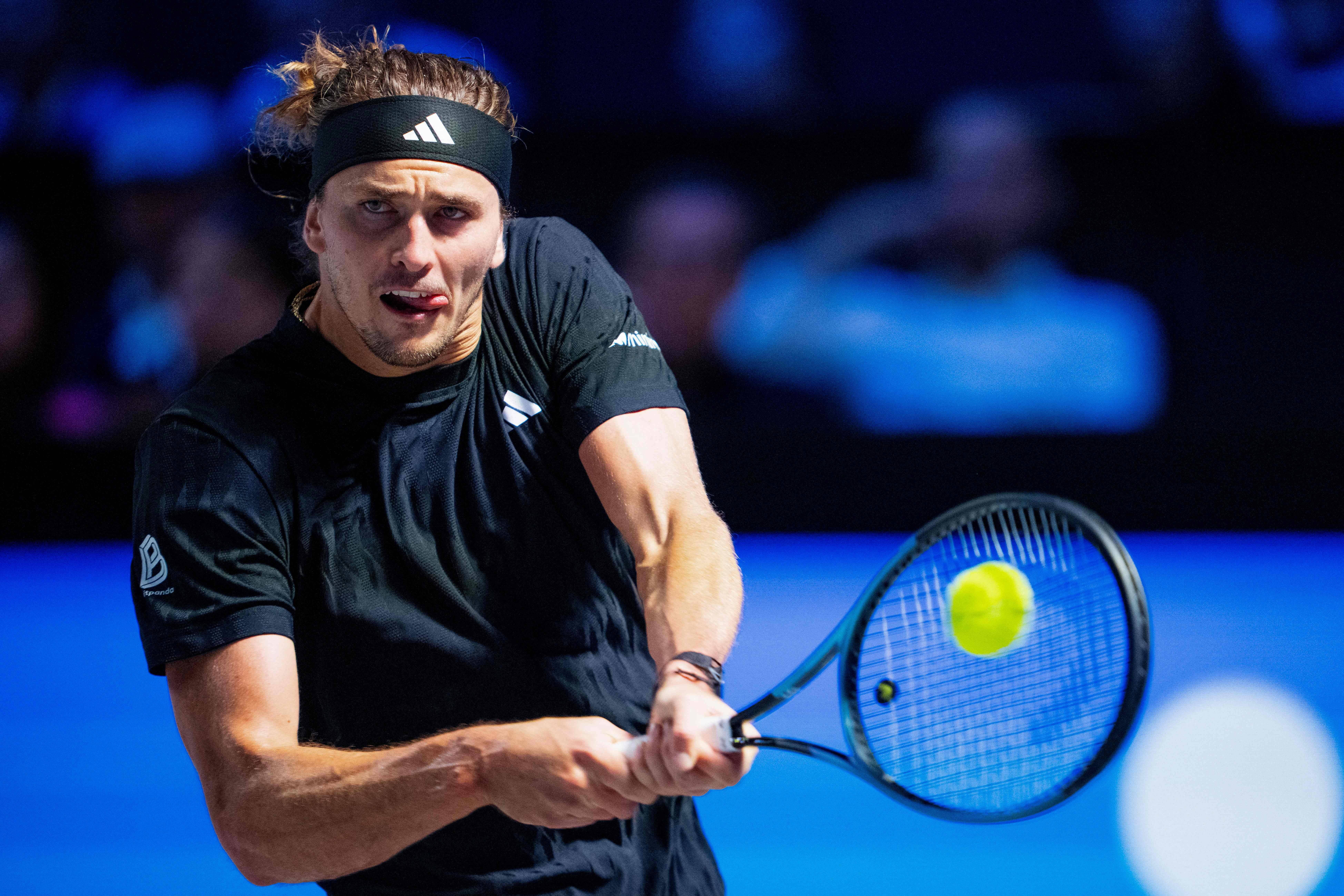 包含美国网球队力克欧洲网球队，兹维列夫制霸全场的词条