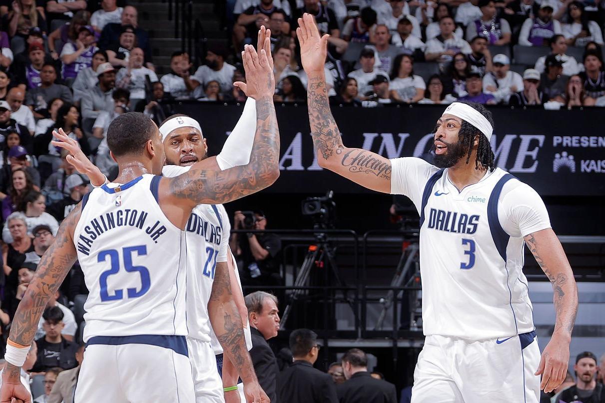 南韩男篮鏖战独行侠，浓眉制霸全场