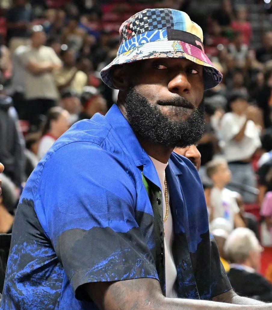 关于快船力克立陶宛男篮，詹姆斯惊艳世界的信息