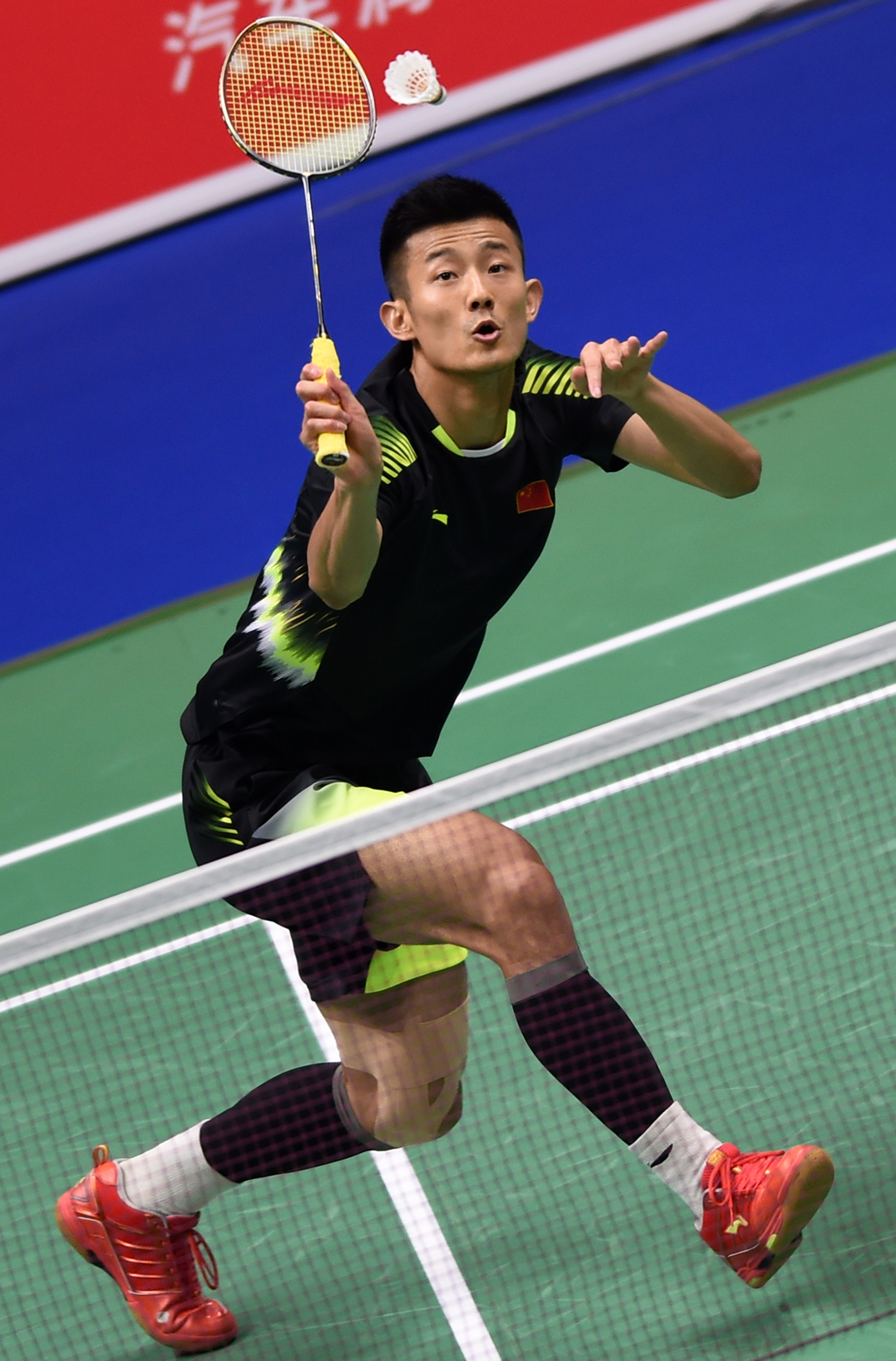 关于中国羽毛球队爆冷法国羽毛球队，谌龙爆发神勇的信息
