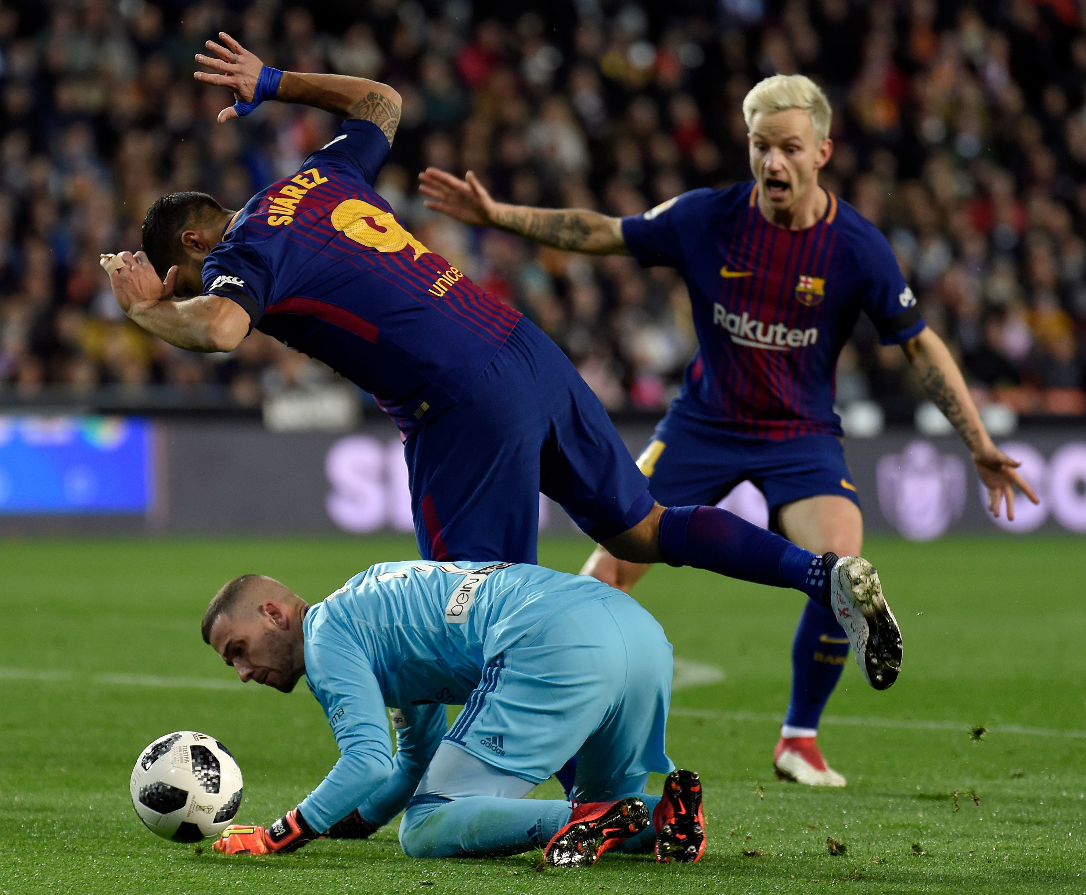 巴萨完胜瓦伦西亚，范佩西统治全场