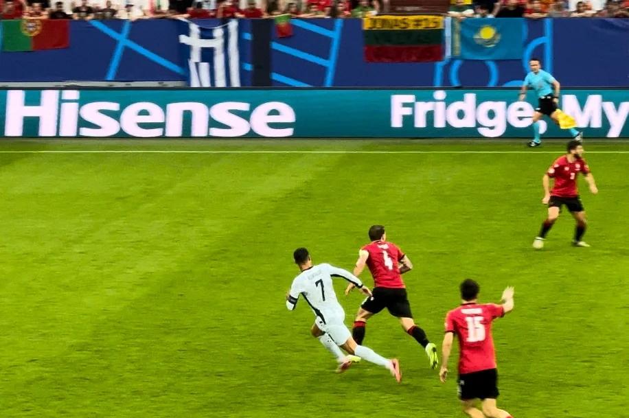 足球赛事呈现激动人心的场面