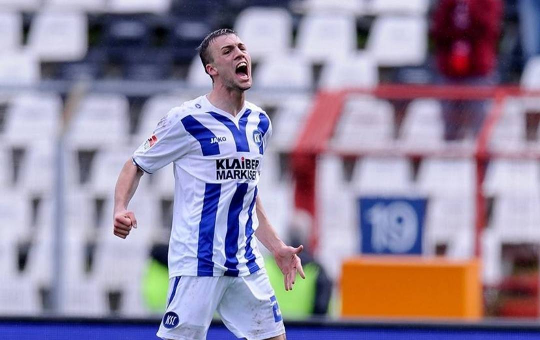 关于柏林赫塔后防线再次犯错，惨遭对手连进两球的信息