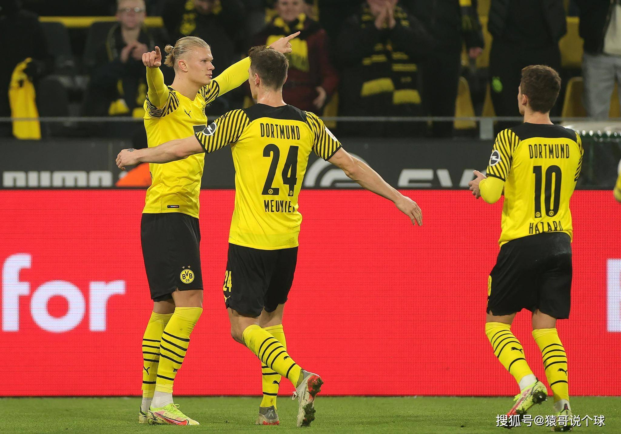 多特蒙德球队备受关注:准备赴德甲大战 多特蒙德球队备受关注:准备赴德甲大战