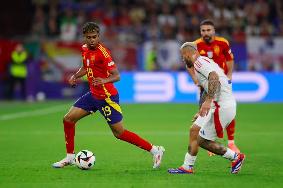 西班牙战胜瑞典，以-确保晋级的简单介绍