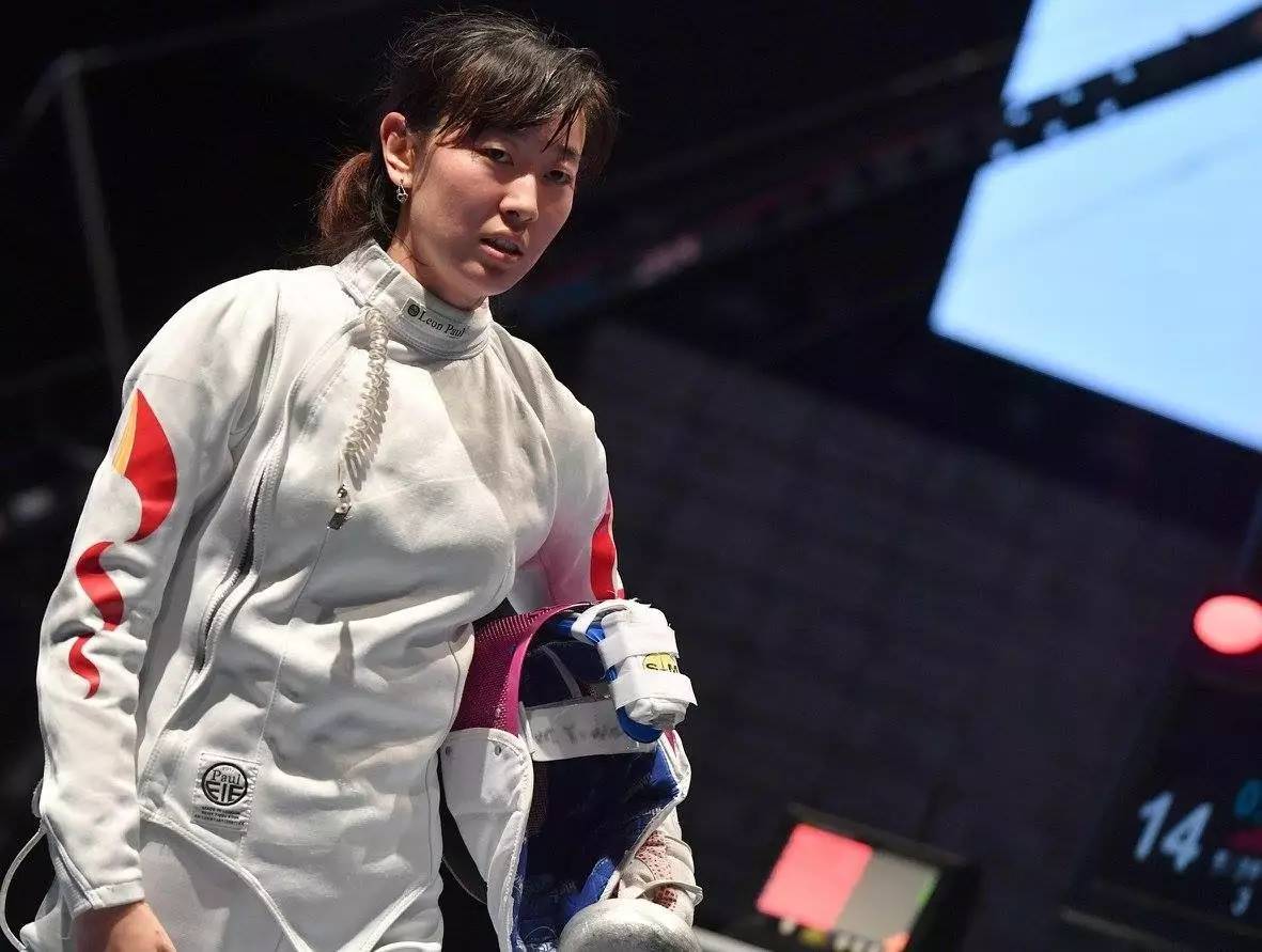 俄罗斯击剑选手表现出色获得冠军