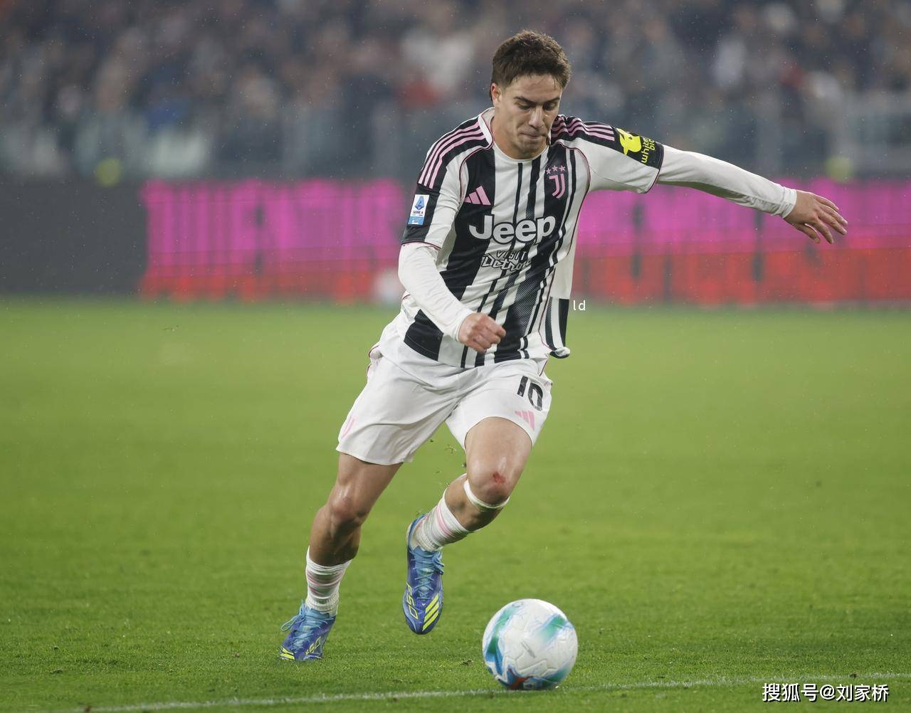 欧预赛赛场上的激情之夜：球员们诠释拼搏精神的简单介绍