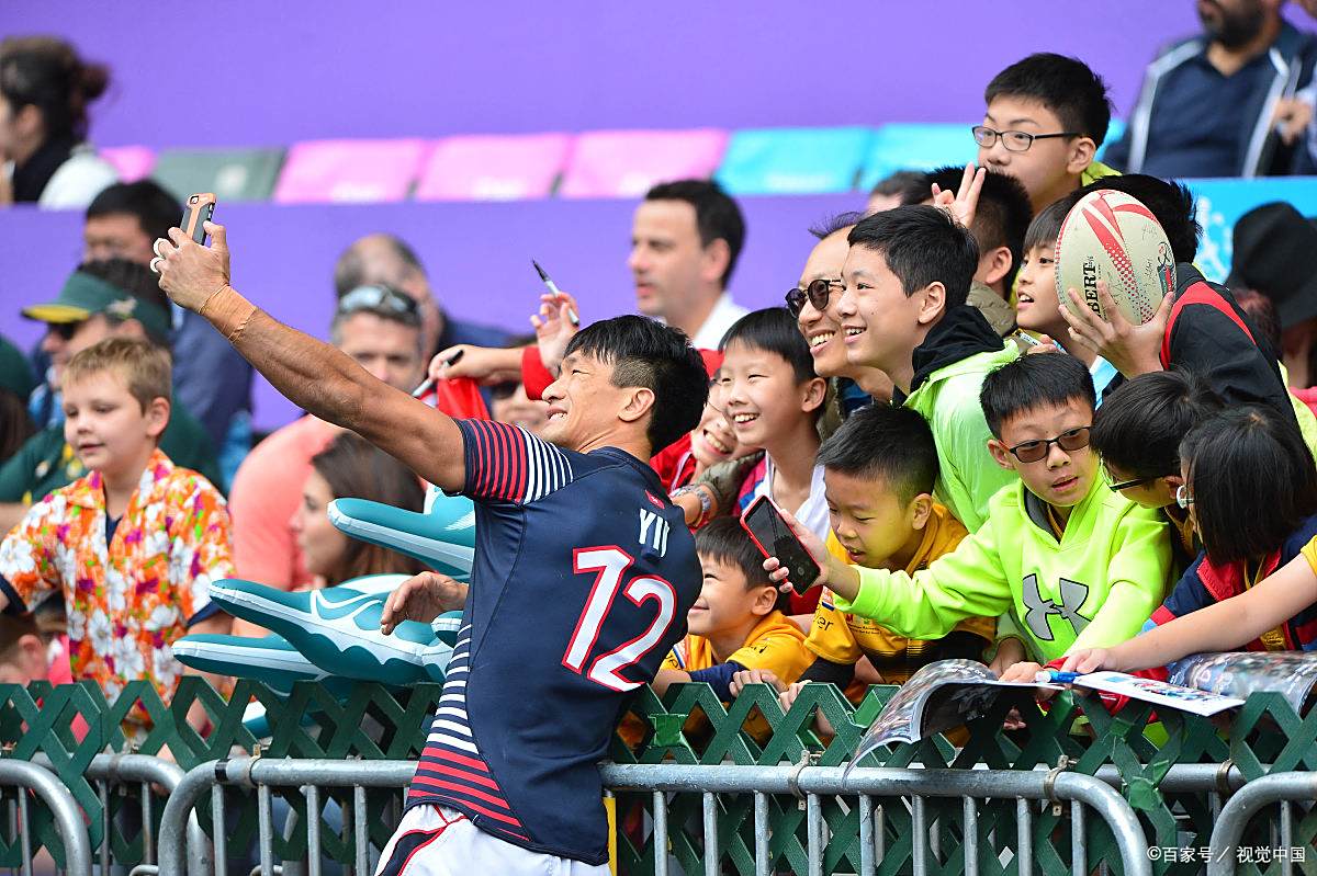 精彩纷呈！足球比赛赢得观众喝彩的简单介绍