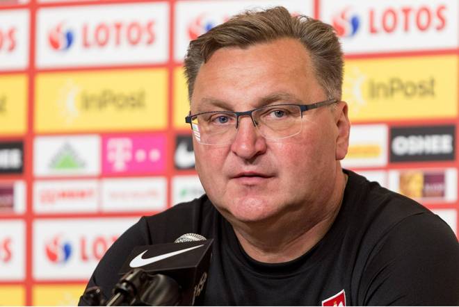 包含欧国联赛战术布置巧妙，教练执教精湛的词条