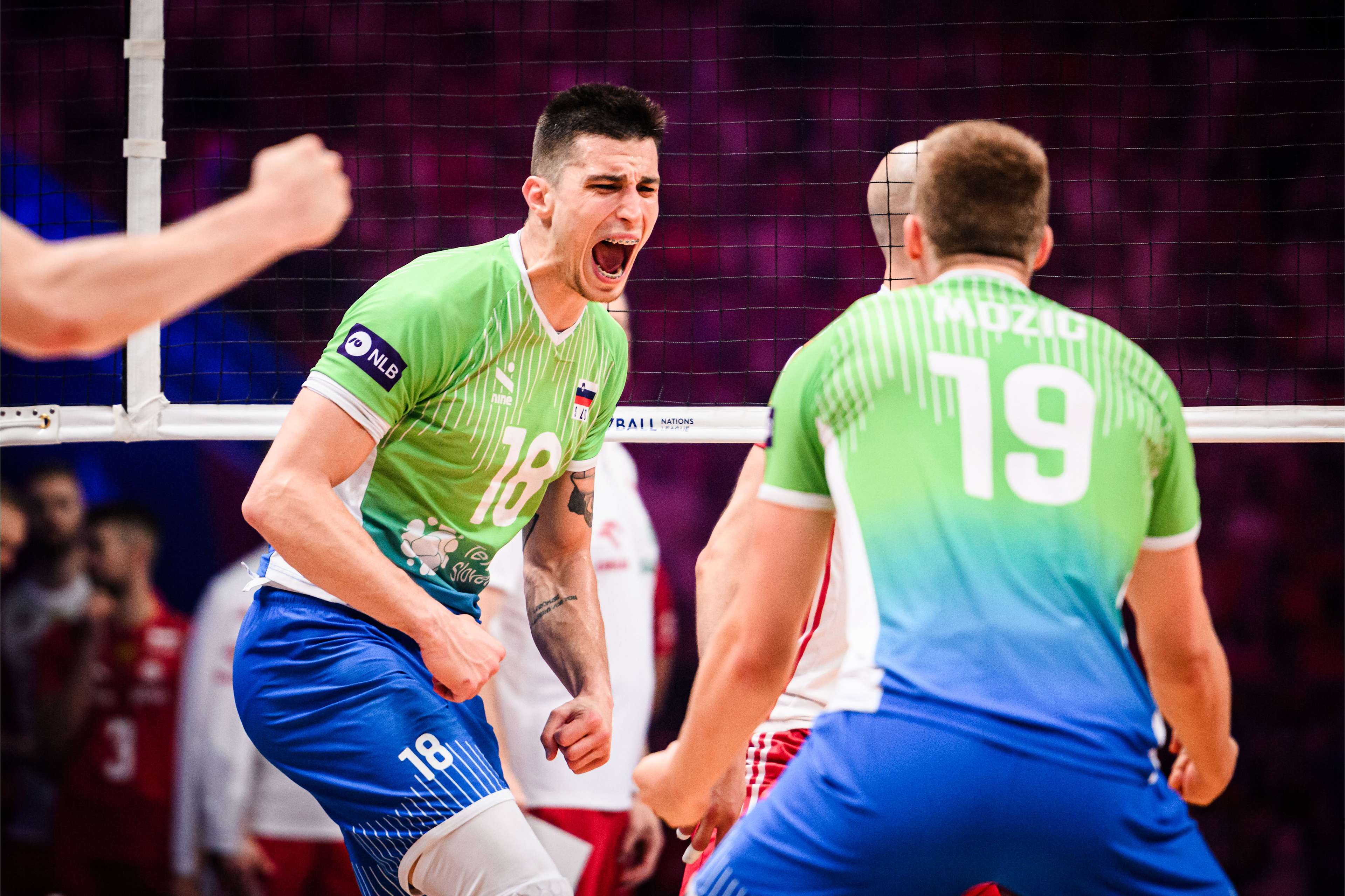 包含博洛尼亚客场取胜，士气大增迎来转机的词条