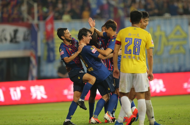 青岛黄海与乌塔拉主场均重大胜利，喜悦全场