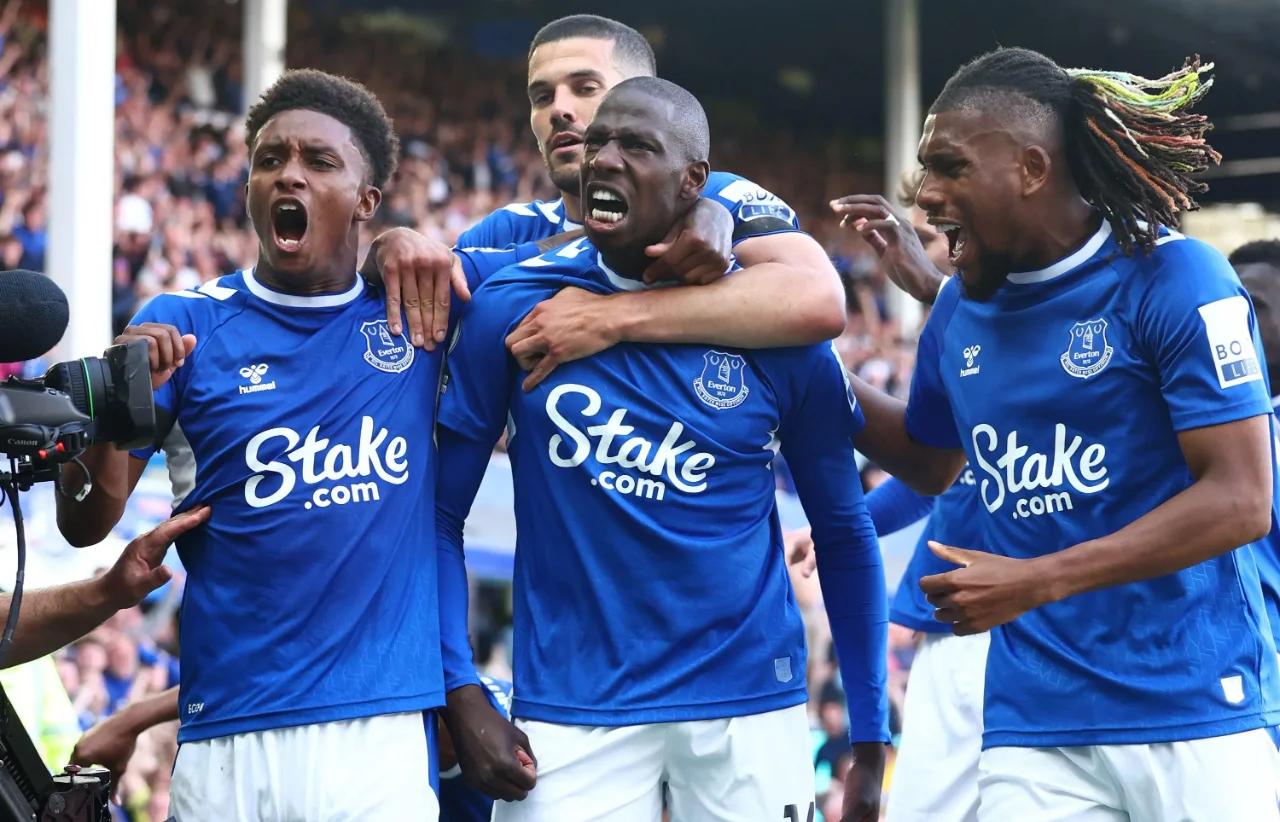 关于曼城主场保持不败，竞争激烈继续的信息