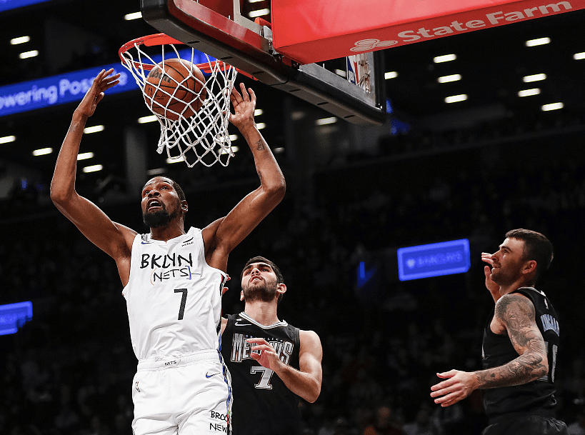 腾飞之路：西蒙斯率队连胜展现实力的简单介绍