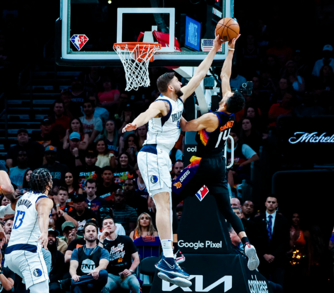 小牛队内球员连连得分，领先对手