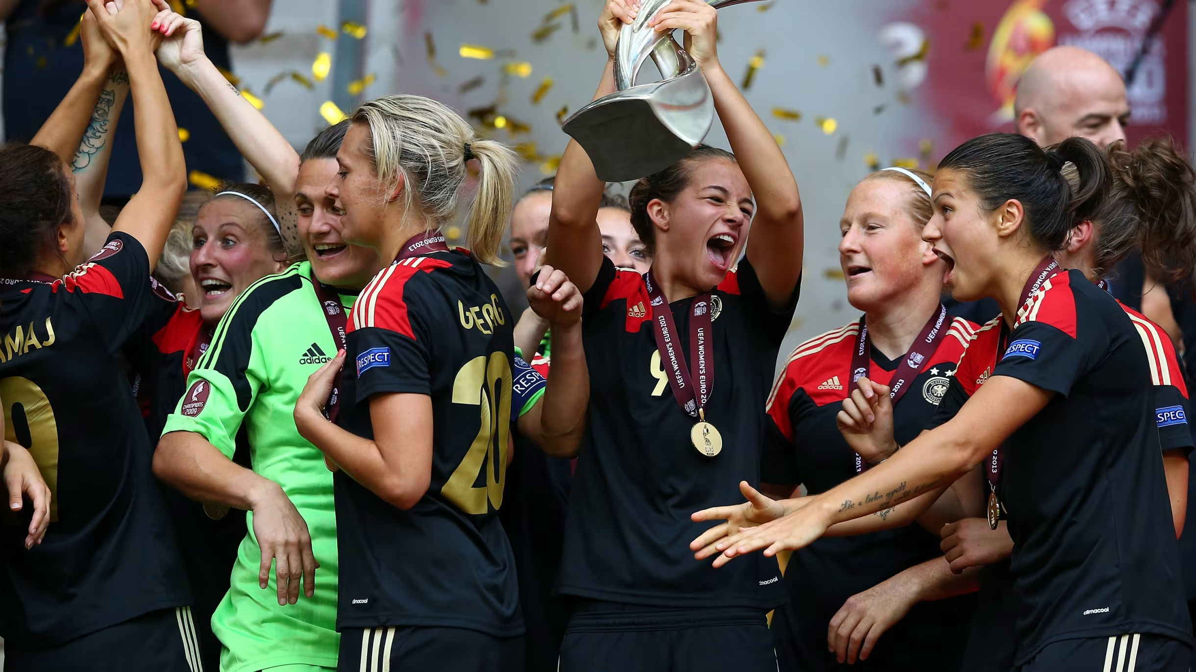 荷兰队逆袭晋级，加拿大女足惨遭淘汰