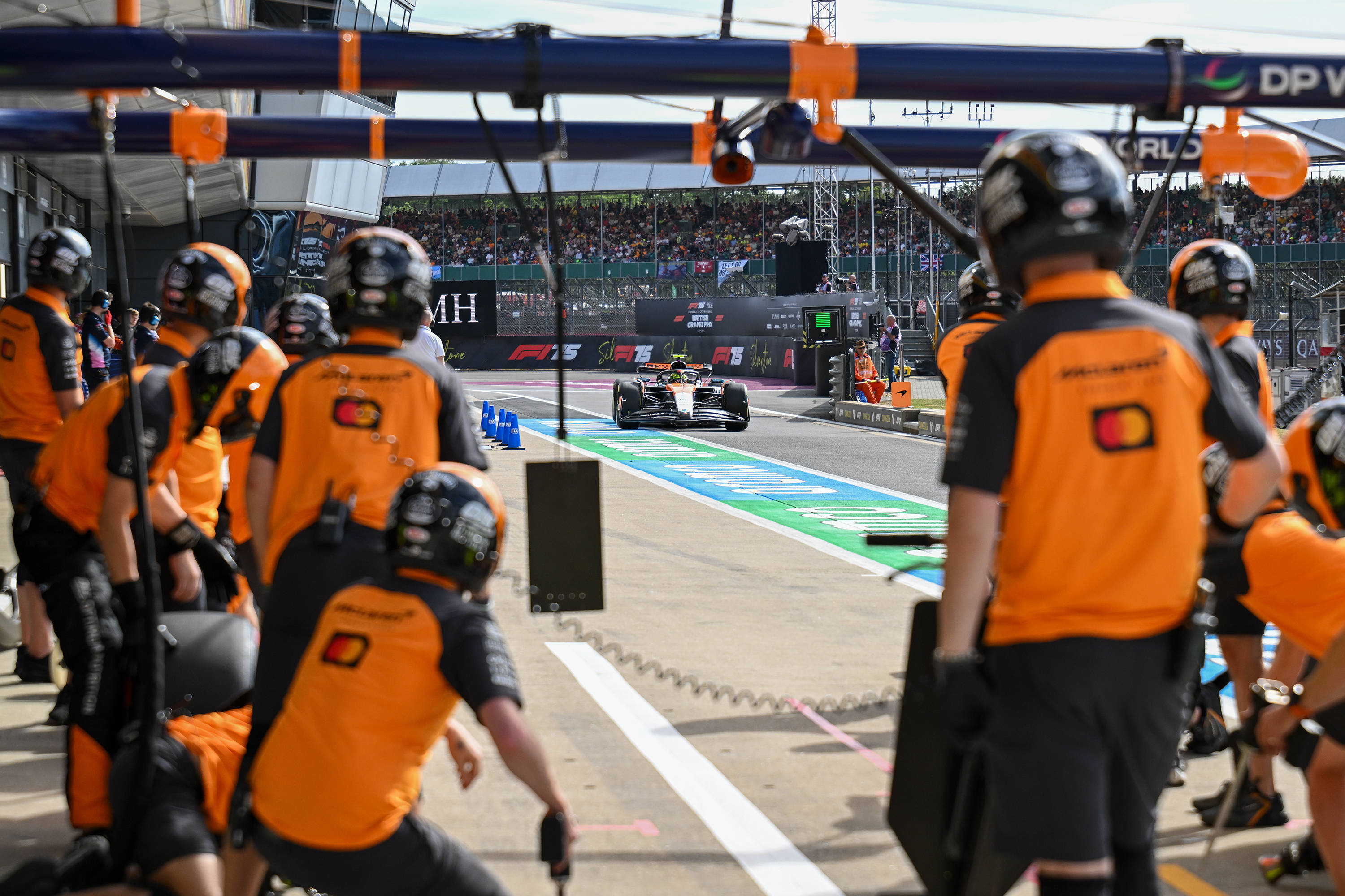 红牛二队完胜威廉姆斯，勒克莱尔关键制胜的简单介绍