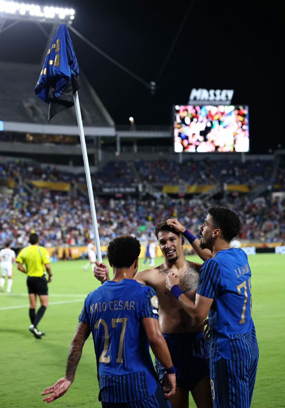 包含马赛鏖战哥伦比亚，卡塞米罗惊艳四座的词条