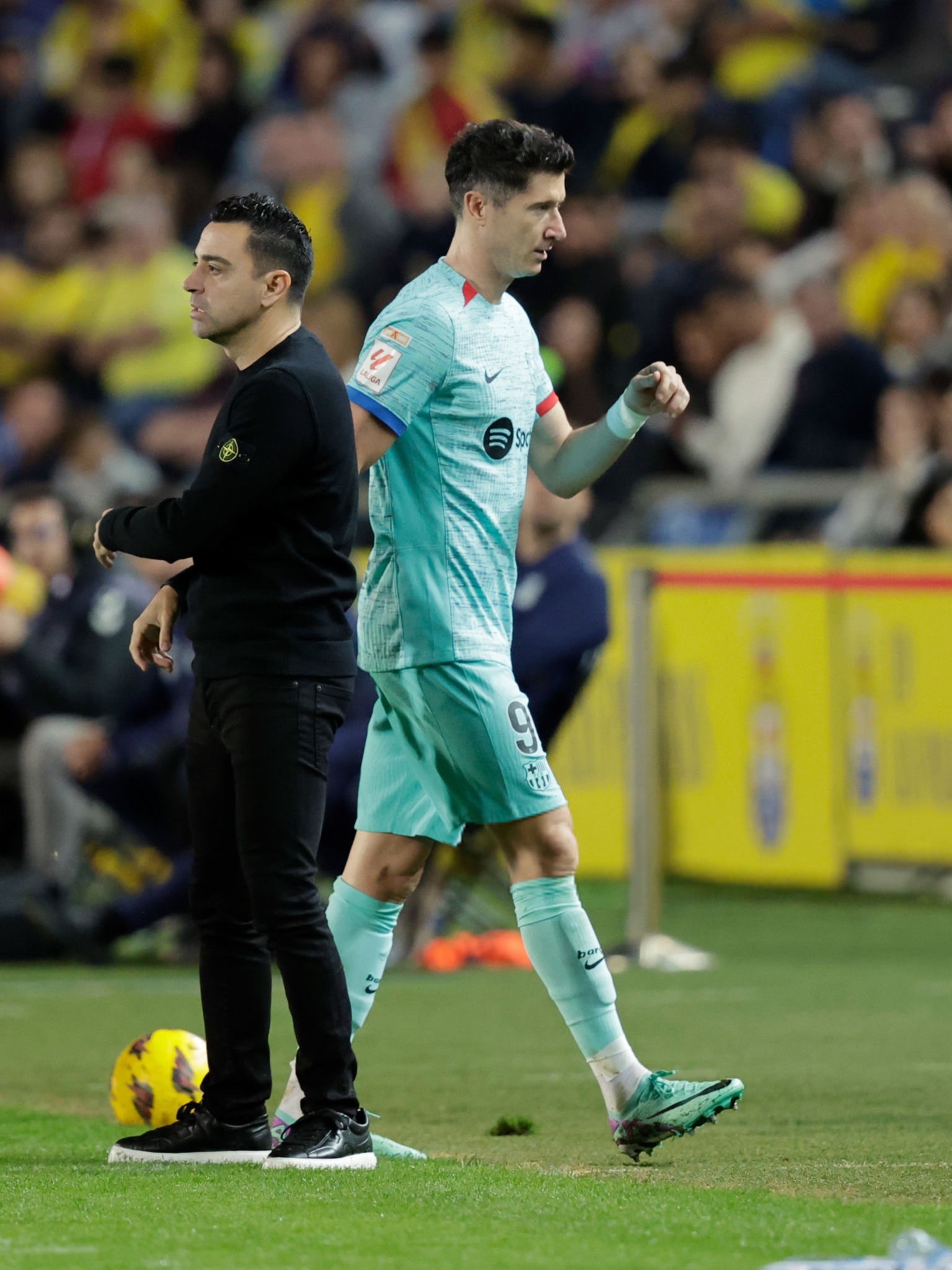 巴萨险胜波兰，莱万惊艳世界的简单介绍