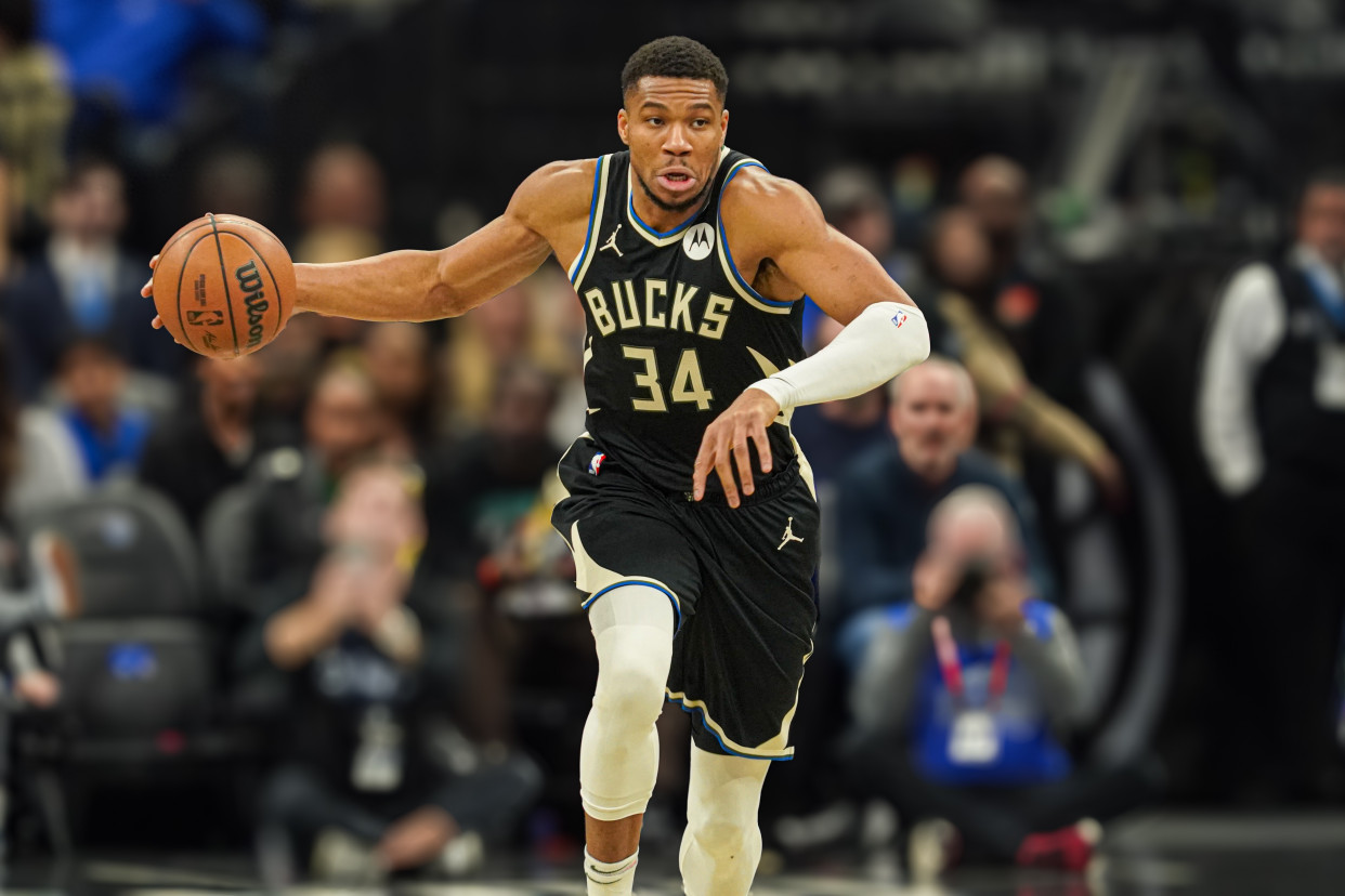 包含雄鹿B队强势美国男篮,字母哥高光表现的词条 包含雄鹿B队强势美国男篮,字母哥高光表现的词条