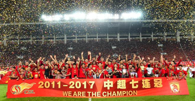 上港队主场掀起红海狂潮，气势如虹！的简单介绍