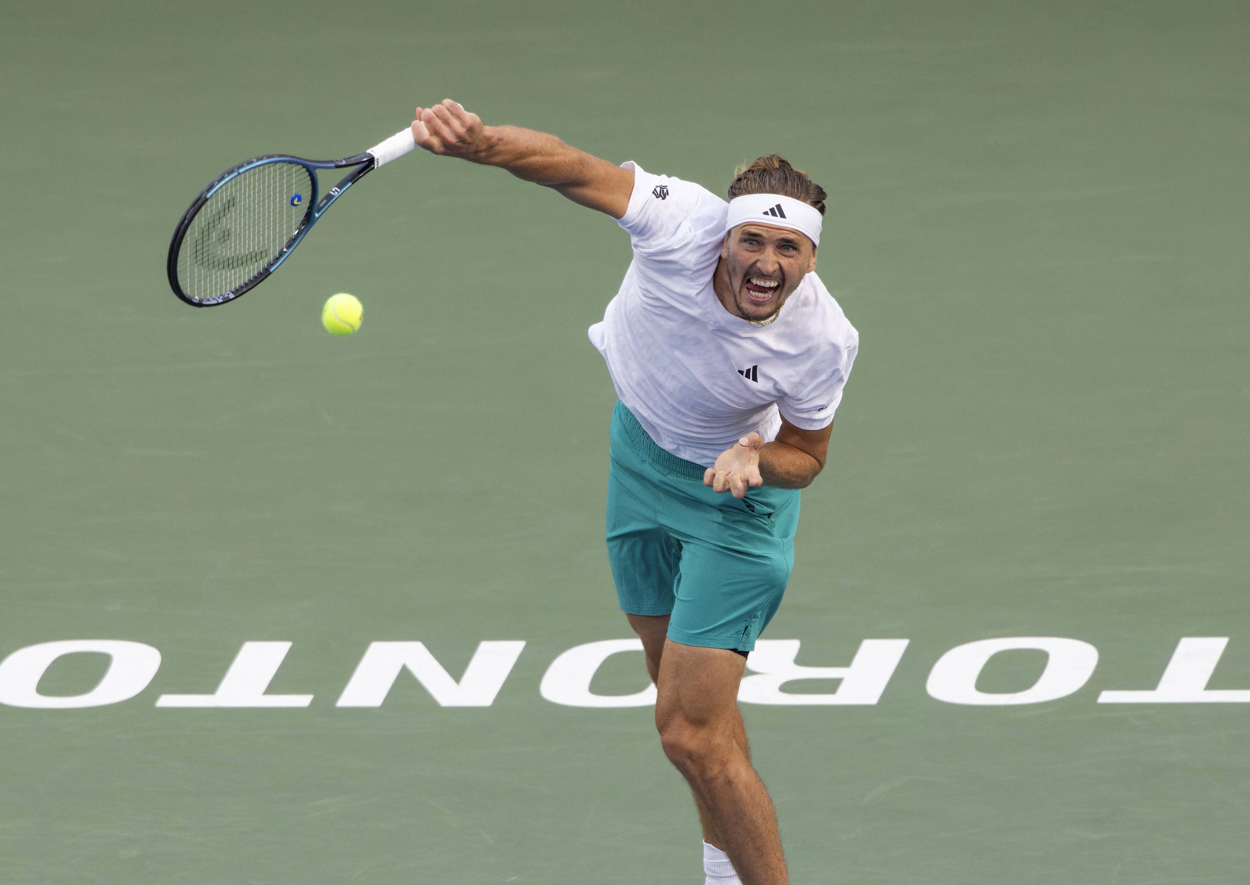 关于英国网球队鏖战德国网球队，兹维列夫制霸全场的信息