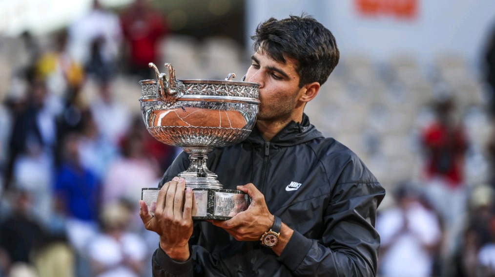 包含法国网球队鏖战意大利网球队，阿尔卡拉斯高光表现的词条