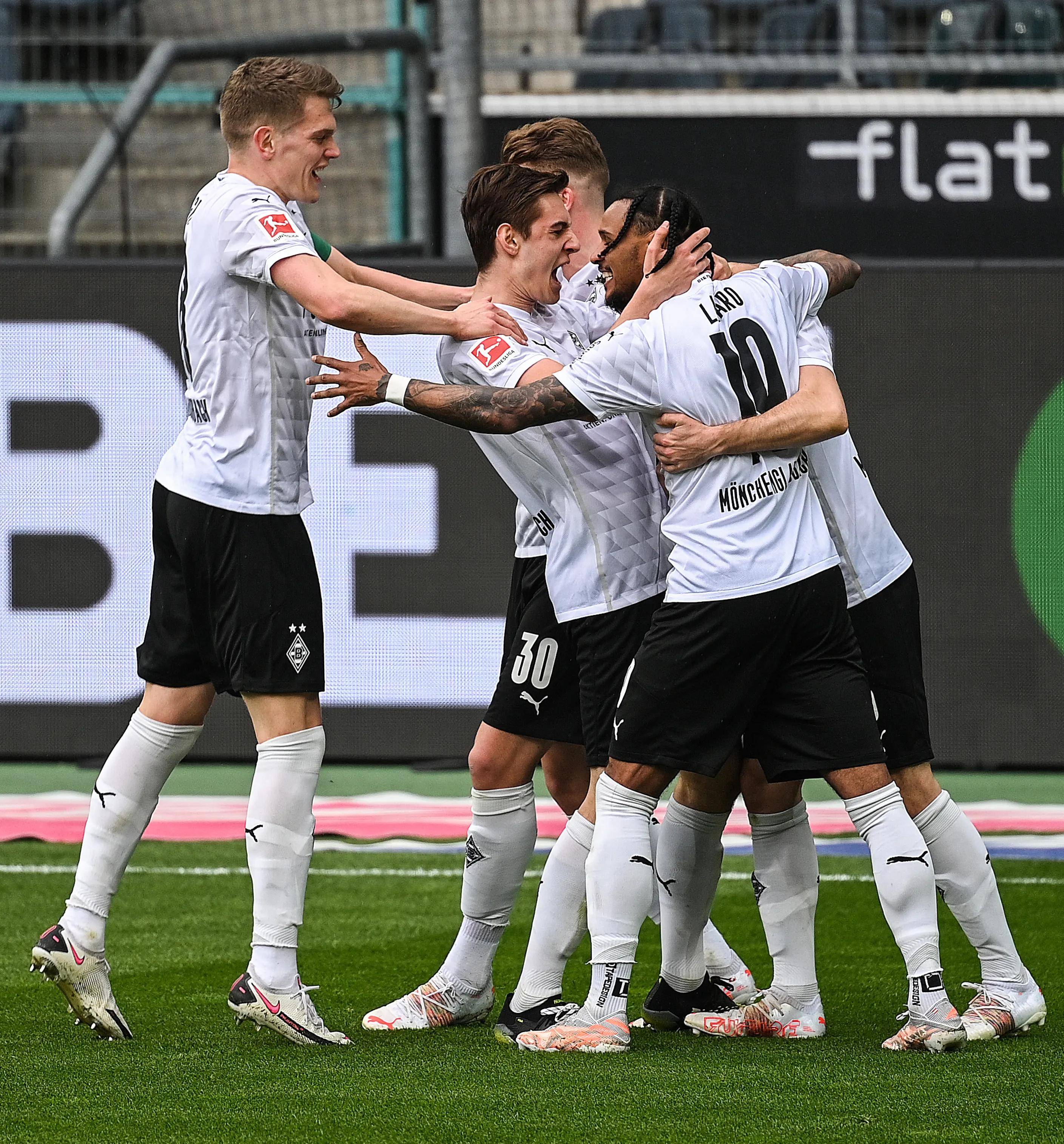 沃尔夫斯堡后卫坚苦拼搏，稳固防线让对手望而却步的简单介绍