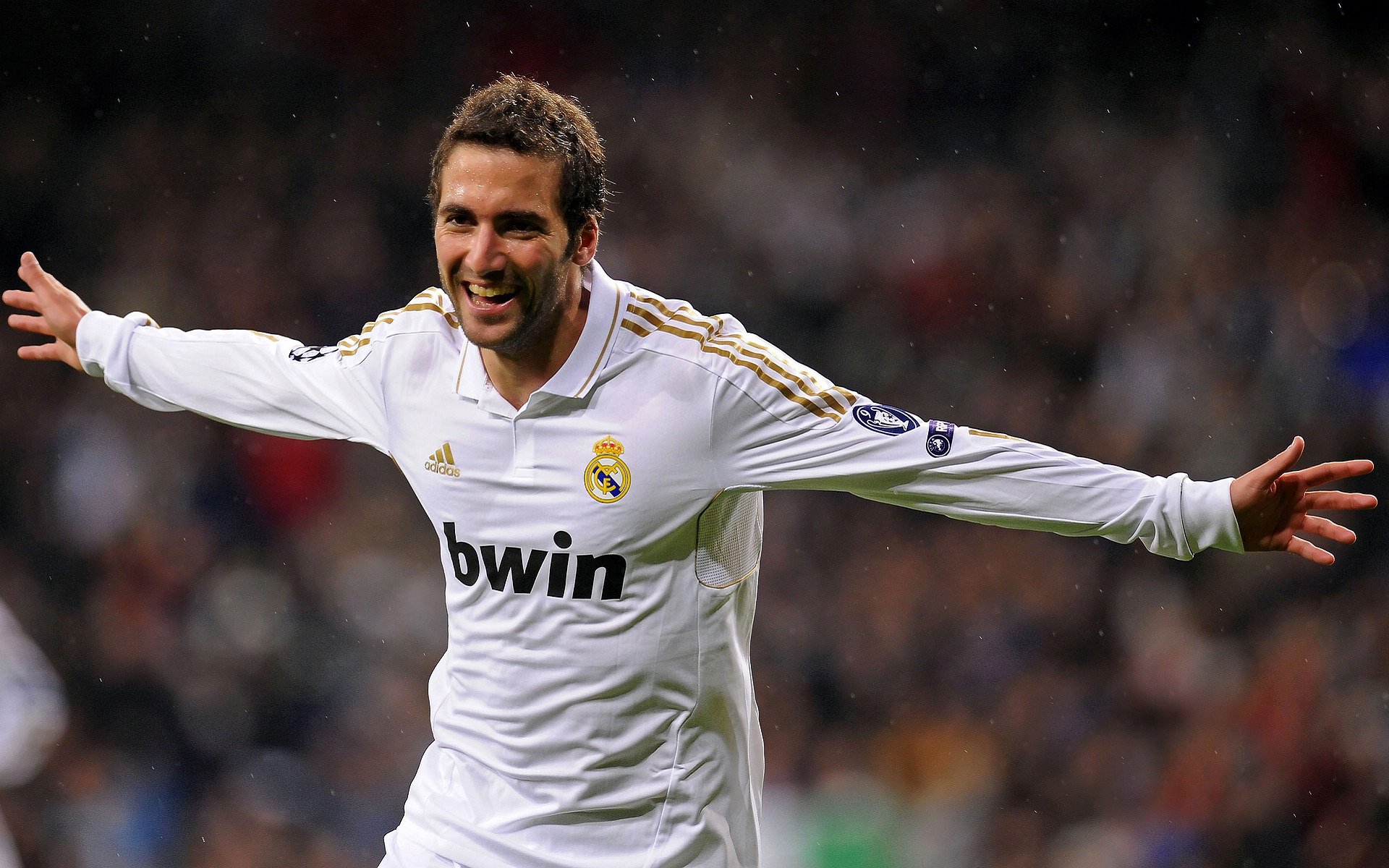 阿拉巴生涯之夜闪耀，贝蒂斯终场绝杀几内亚，诠释足球的戏剧与唯一