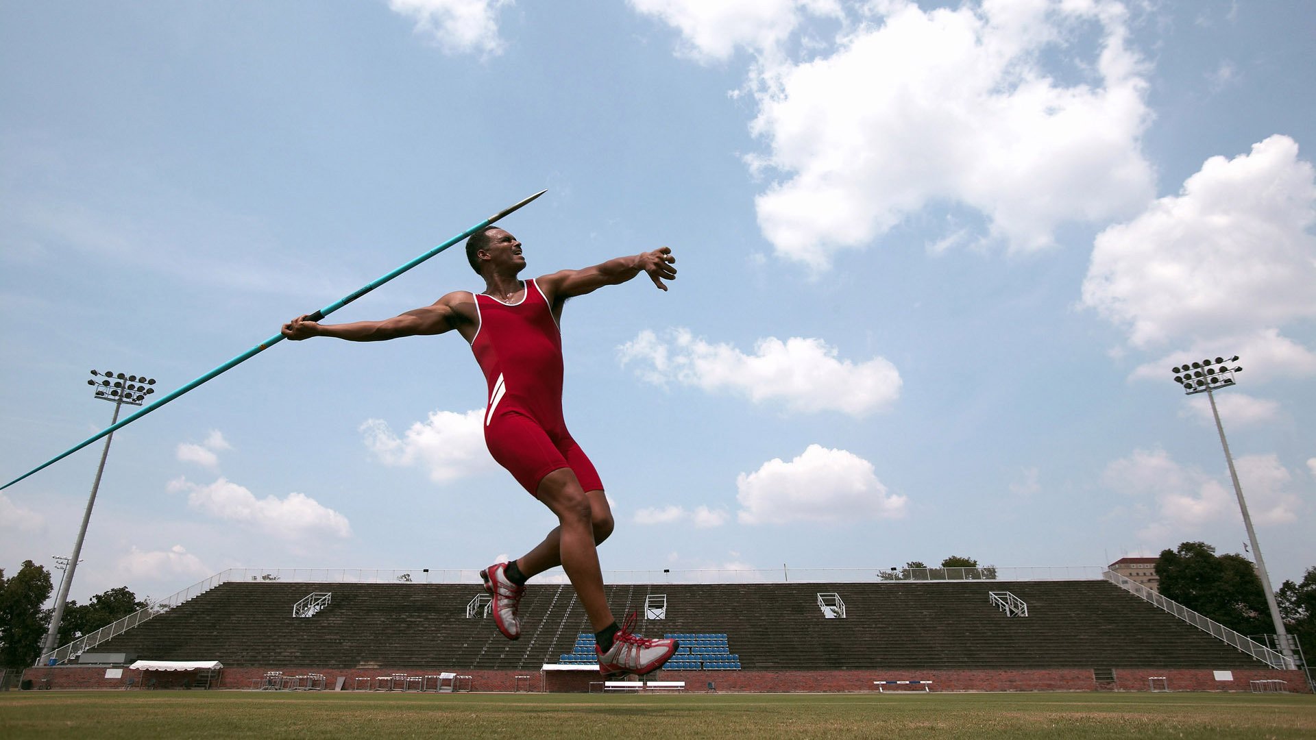 英格拉姆爆发定乾坤，灰熊力克黄蜂展露争冠雄心